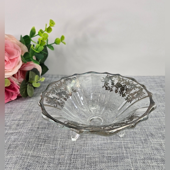 unbranded Other - Vintage Silver City Glass 3 Footed‎ Bowl With Floral Silver Overlay